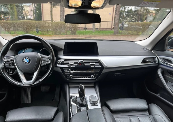 BMW Seria 5 cena 158000 przebieg: 105000, rok produkcji 2017 z Karczew małe 121